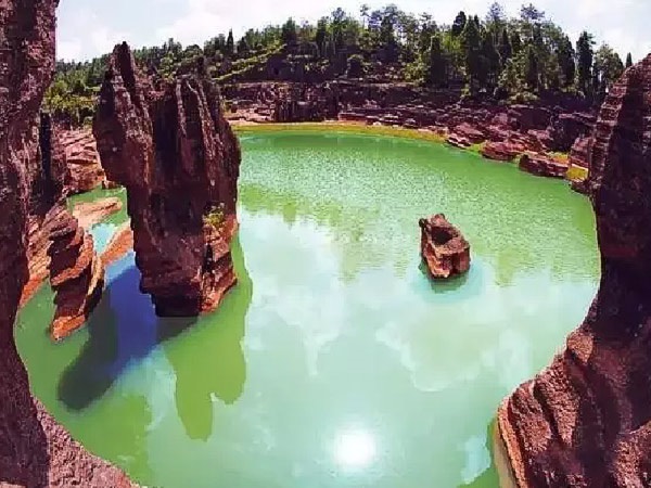 湘西芙蓉鎮(zhèn)、紅石林（坐龍峽、酉水畫廊）高品質(zhì)汽車2日游