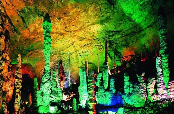 　　D4線：黃龍洞、袁家界、天子山、金鞭溪、夯吾苗寨、鳳凰古城“養(yǎng)心潤肺”之旅品質(zhì)純玩3晚4日游