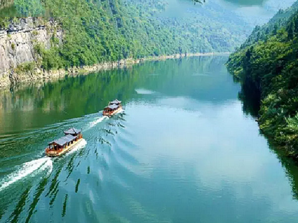 湘西芙蓉鎮(zhèn)、紅石林（坐龍峽、酉水畫廊）高品質(zhì)汽車2日游