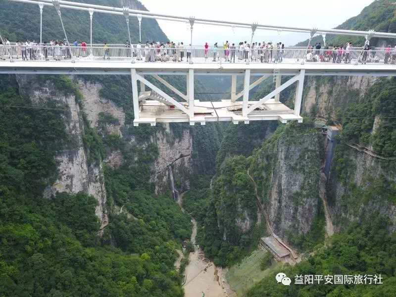 　張家界大峽谷、玻璃橋、黃龍洞品質(zhì)純玩兩日游c2