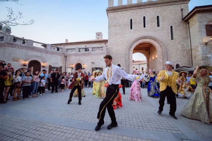 長(zhǎng)沙?華誼兄弟電影小鎮(zhèn)、李自健美術(shù)館一日游