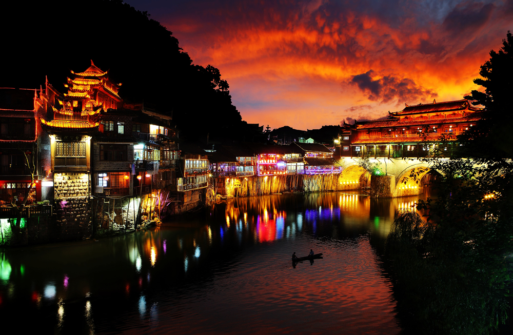 A線：玻璃橋、袁家界、天子山、天門山、夯吾苗寨、鳳凰古城 湘西“精華之旅”品質(zhì)純玩3晚4日游