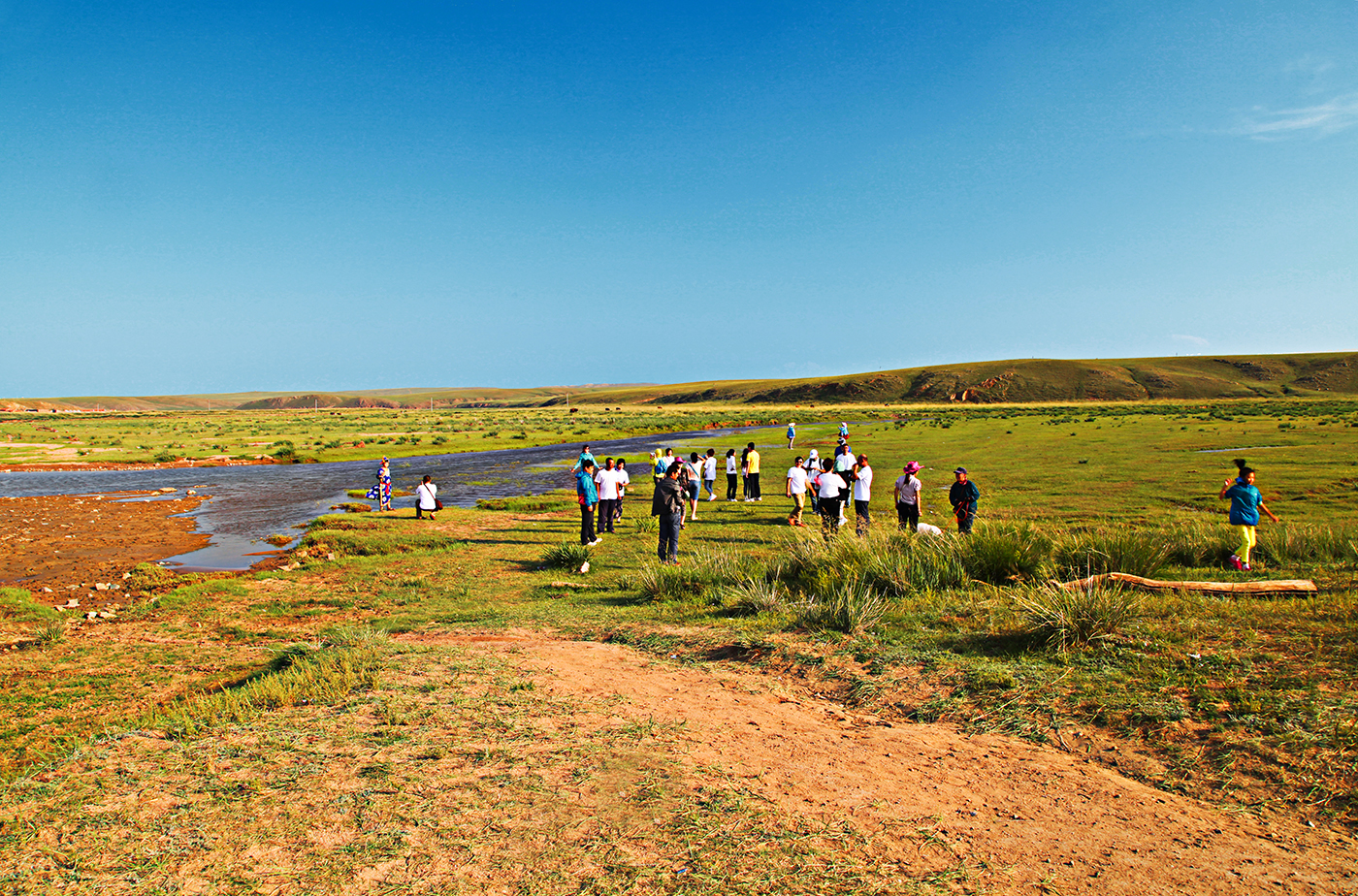 (人氣草原、5A響沙灣、歡樂牧場、內(nèi)蒙古博物院、夢幻水世界)雙飛5日親子游