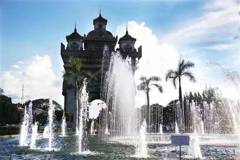 老撾?萬(wàn)象、萬(wàn)榮、瑯勃拉邦雙飛六日游